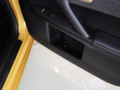 2014款 200h 1.8L CVT 舒适版（单色）