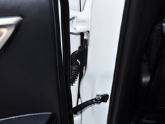 2014款 200h 1.8L CVT 舒适版（双色）
