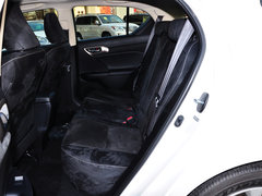 2014款 200h 1.8L CVT 舒适版（双色）
