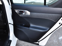 2014款 200h 1.8L CVT 舒适版（双色）