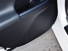 2014款 200h 1.8L CVT 舒适版（双色）