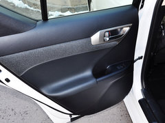 2014款 200h 1.8L CVT 舒适版（双色）