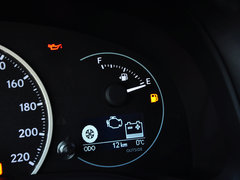 2014款 200h 1.8L CVT 舒适版（双色）