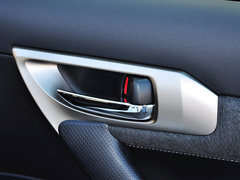 2014款 200h 1.8L CVT 舒适版（双色）