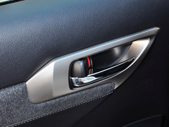 2014款 200h 1.8L CVT 舒适版（双色）
