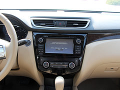 东风日产  基本型 中控仪表台总特写