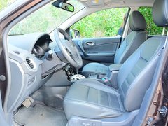 2014款 改款 2.5L CVT 两驱舒适版 5座