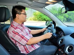 2014款 改款 2.5L CVT 两驱舒适版 5座