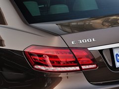 2014款 改款E300L 3.0L 自动 运动豪华型