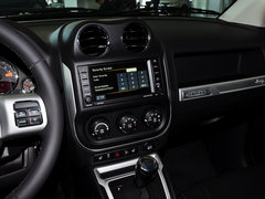 指南者(进口) 2014款 改款 2.0L CVT 两驱精英版 5座