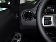 2014款 改款 2.0L CVT 两驱精英版 5座