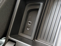 2014款 220i 2.0T 运动设计套装