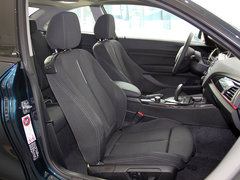 2014款 220i 2.0T 运动设计套装
