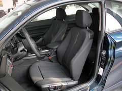 2014款 220i 2.0T 运动设计套装