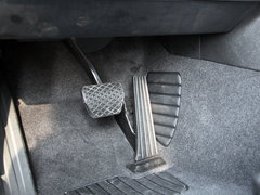 2014款 220i 2.0T 运动设计套装