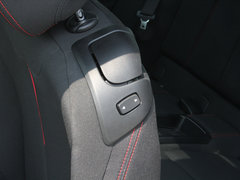 2014款 220i 2.0T 运动设计套装