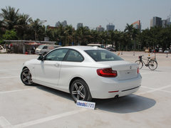 2014款 220i 2.0T 运动设计套装