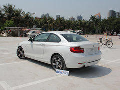 2014款 220i 2.0T 运动设计套装