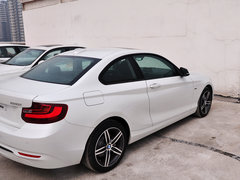 2014款 220i 2.0T 运动设计套装