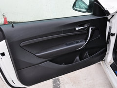2014款 220i 2.0T 运动设计套装
