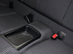 2014款 220i 2.0T 运动设计套装