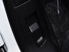 标致2008 2014款 1.6L 手动 时尚版 5座