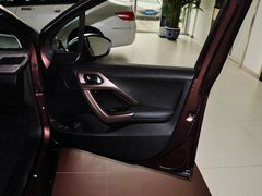 2014款 1.6L 自动 领航版 5座