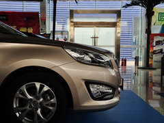 2014款 1.6L 自动 尊贵型