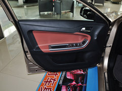 2014款 1.6L 自动 尊贵型