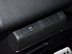 标致3008 2014款 1.6THP 自动 罗兰·加洛斯版 5座