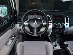帕杰罗-劲畅 2014款 3.0L 自动 四驱行政版 7座