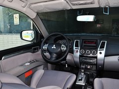 帕杰罗-劲畅 2014款 3.0L 自动 四驱行政版 7座