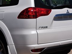 帕杰罗-劲畅 2014款 3.0L 自动 四驱行政版 7座