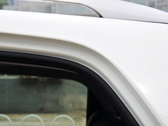 2014款 2.0L 汽油两驱自动典藏版 5座