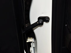 2014款 2.0L 汽油两驱自动典藏版 5座