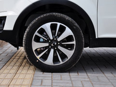 2014款 2.0L 汽油两驱自动典藏版 5座