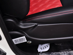 2014款 2.0L 汽油两驱自动典藏版 5座
