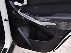 2014款 2.0L 汽油两驱自动典藏版 5座