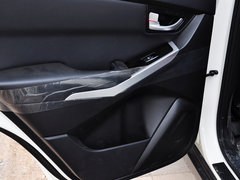 2014款 2.0L 汽油两驱自动典藏版 5座