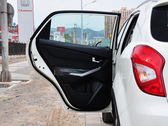 2014款 2.0L 汽油两驱自动典藏版 5座