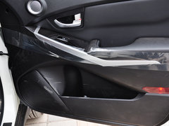 2014款 2.0L 汽油两驱自动典藏版 5座