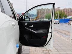 2014款 2.0L 汽油两驱自动典藏版 5座