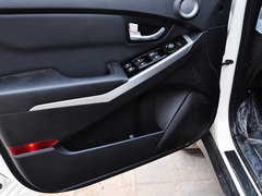 2014款 2.0L 汽油两驱自动典藏版 5座