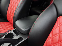 2014款 2.0L 汽油两驱自动典藏版 5座