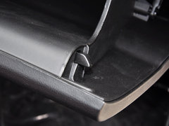 2014款 2.0L 汽油两驱自动典藏版 5座