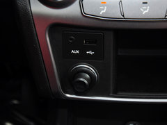 2014款 2.0L 汽油两驱自动典藏版 5座