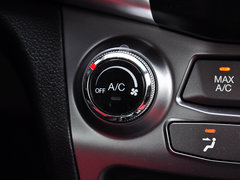 2014款 2.0L 汽油两驱自动典藏版 5座
