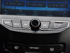 2014款 2.0L 汽油两驱自动典藏版 5座