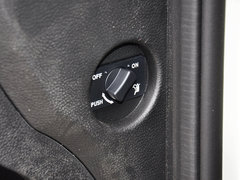 2014款 2.0L 汽油两驱自动典藏版 5座