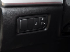 2014款 2.0L 汽油两驱自动典藏版 5座